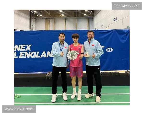 世锦赛特别报道：成都羽毛球队拼搏历程与荣耀瞬间的深度剖析