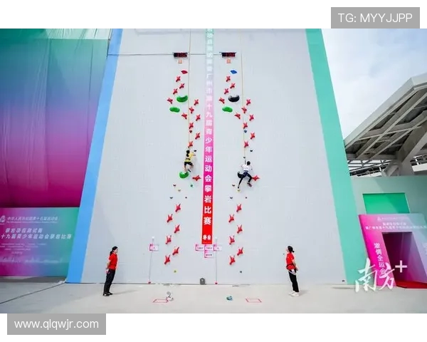 成都攀岩队的战术分析与热点解读助力攀岩运动发展